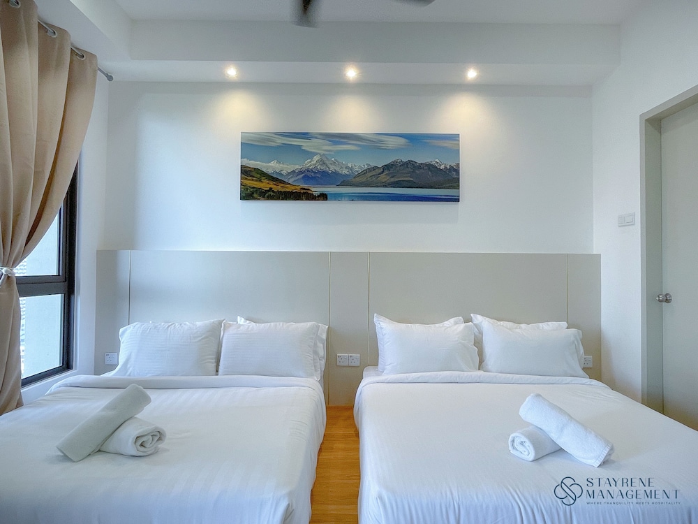 Comfort Studio, 2 Queen Beds, City View photo 3