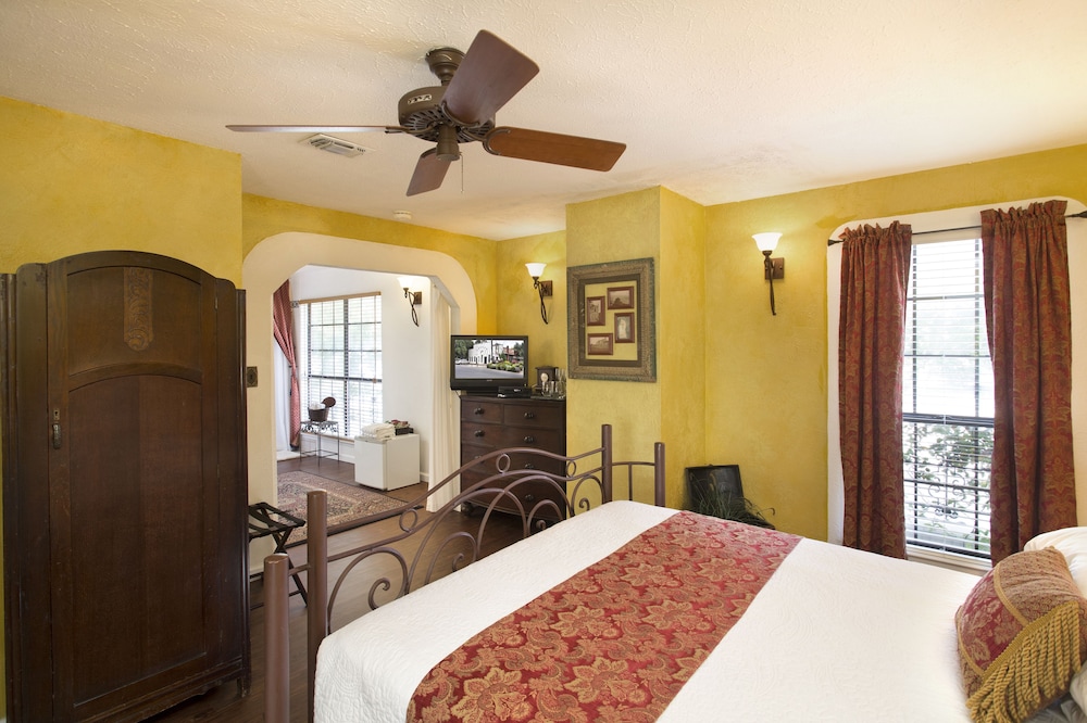 Suite, Private Bathroom (The Medici (Room in the B&B)) photo 2