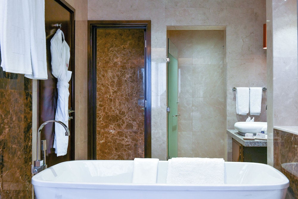 Grand Suite, 1 King Bed (Millennium) - Photo 2