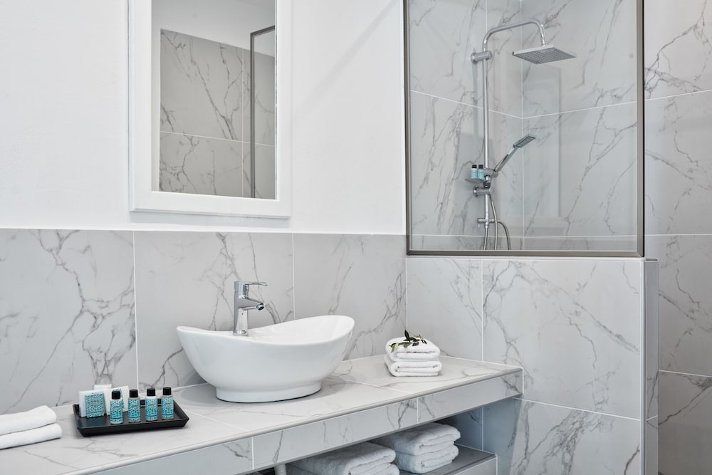 Junior Studio Suite, Jetted Tub - Photo 9