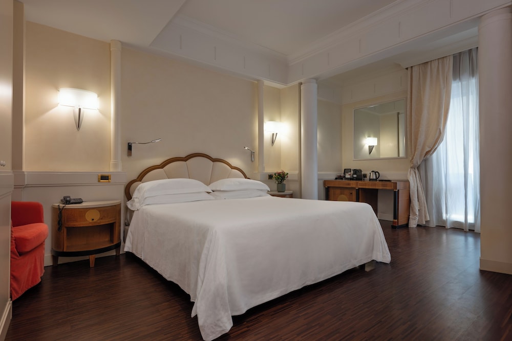 Deluxe Room - Photo 10