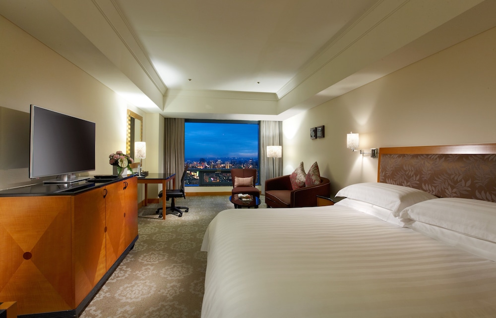 Deluxe Room, 1 King Bed - Photo 4