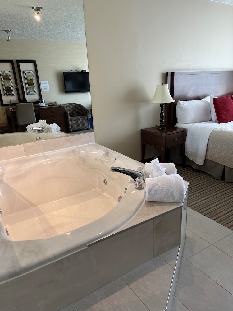 Deluxe Room, 1 Queen Bed, Jetted Tub - Photo 2