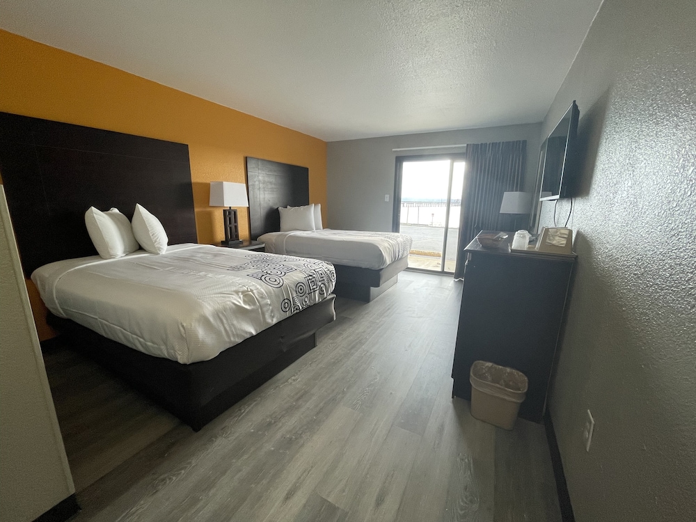 Standard Room, 2 Double Beds, Accessible, Non Smoking photo 1