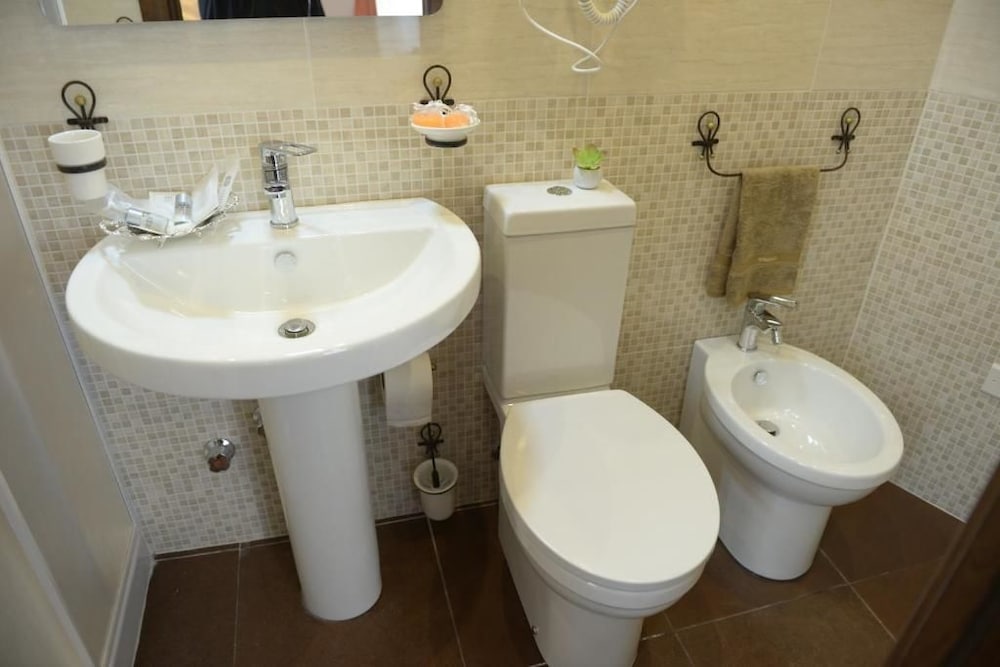 Double or Twin Room, Private Bathroom photo 2