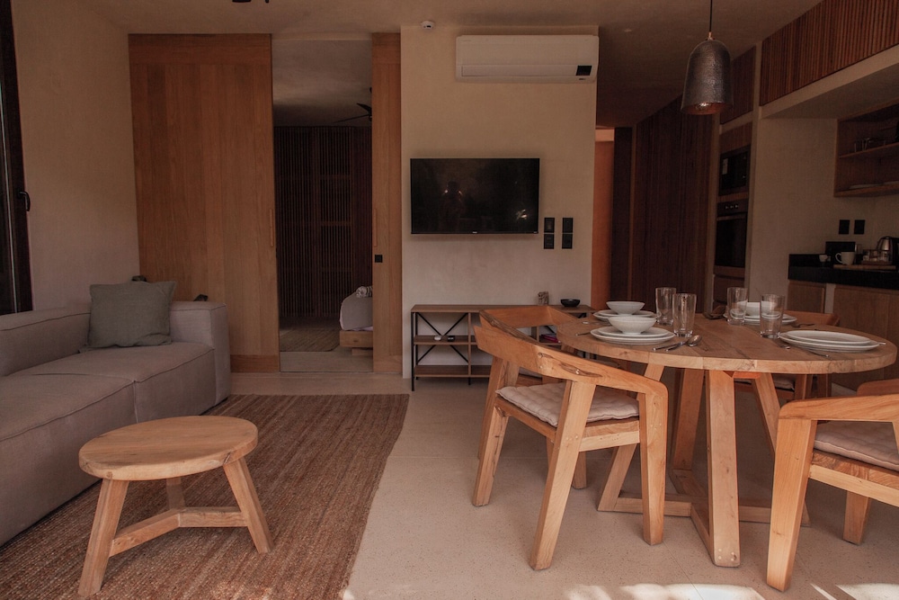 Apartamento, 1 cama king, piscina privada, vista al jardín.