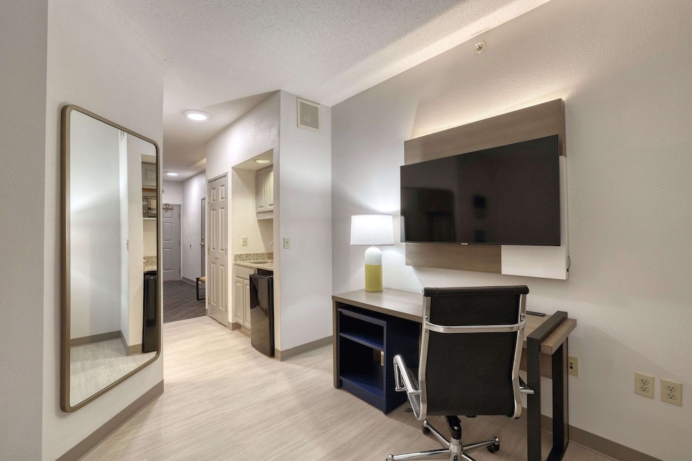2 Queen Beds - Accessible
