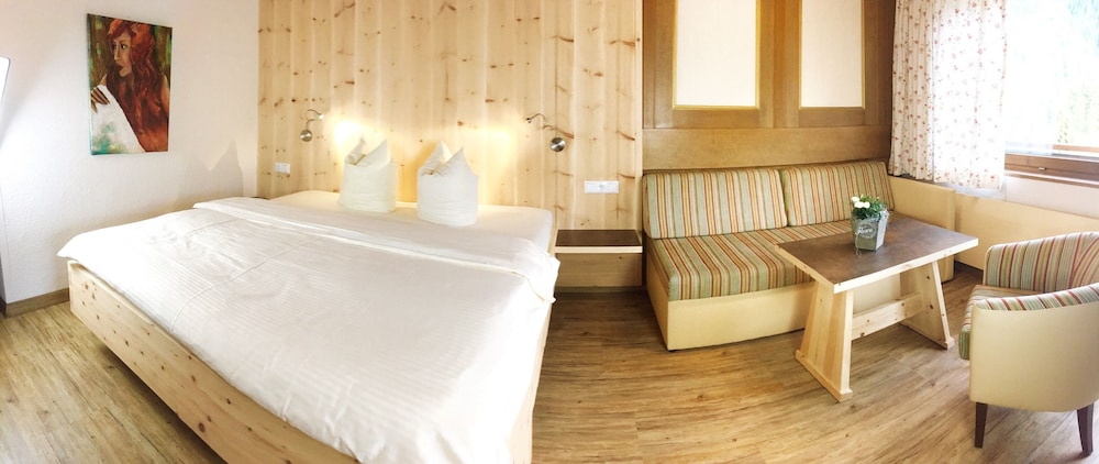 Family Apartment, Multiple Beds, Allergy Friendly, Mountainside