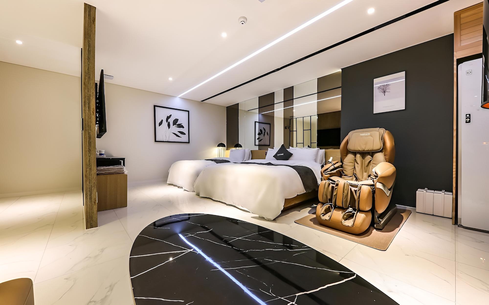 Room (Suite)