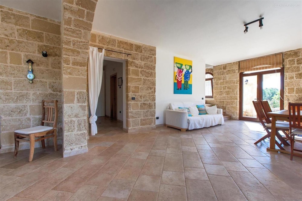 Villa photo 1