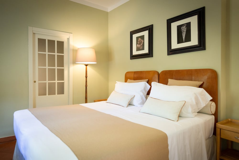 Honeymoon Double Room, 1 King Bed, Courtyard Area photo 3