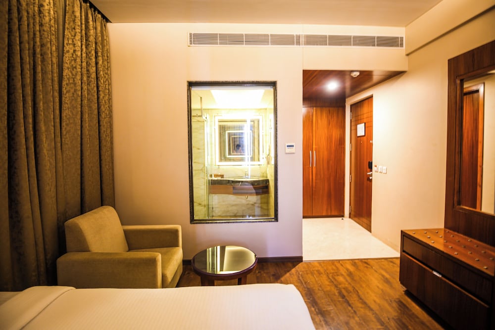Deluxe Room - Photo 5