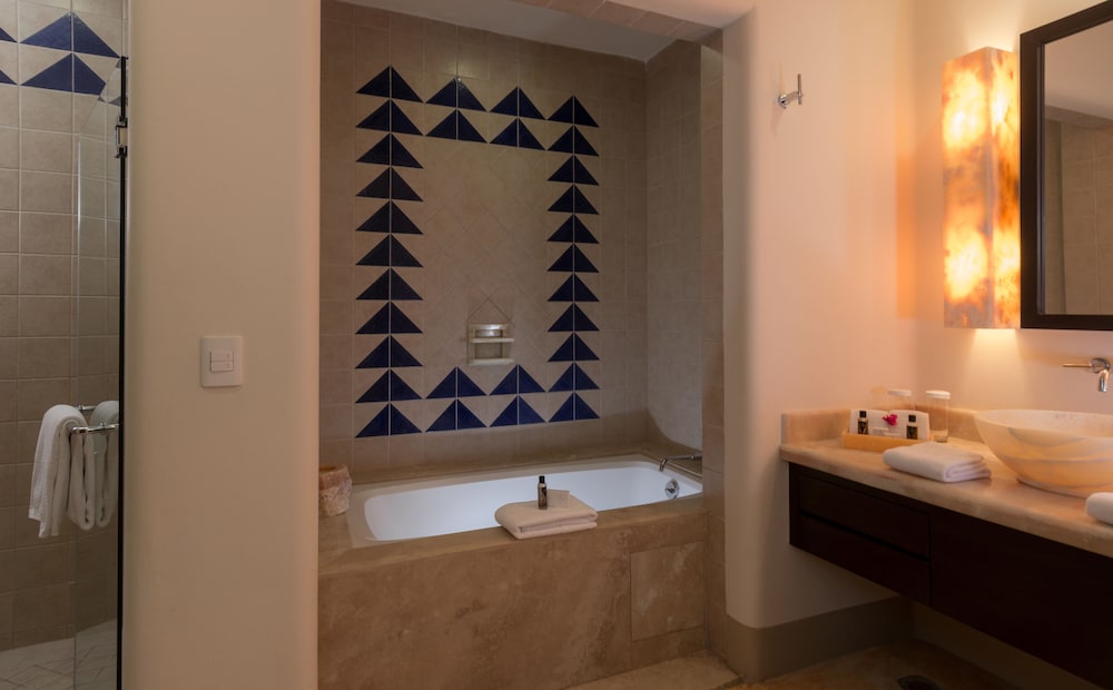 Oceanview Suite with Butler Service - Photo 8