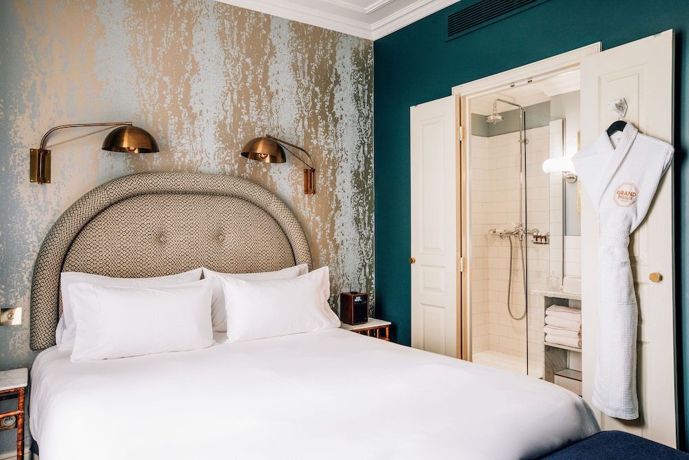 Room (Pigalle)