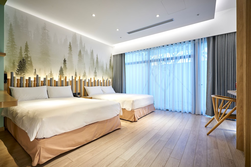 Forest Family Room - Photo 1