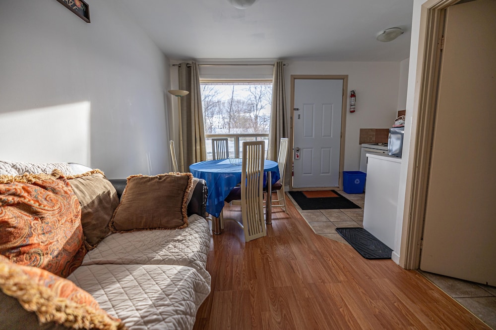Classic Condo, 2 Queen Beds, River View photo 1