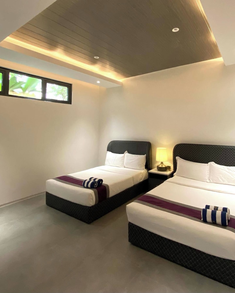 Luxury Villa, 3 Bedrooms, Non Smoking, Bathtub - Photo 3