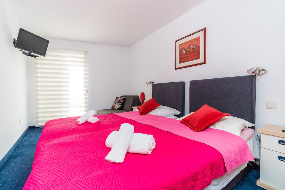 Double Room (1)