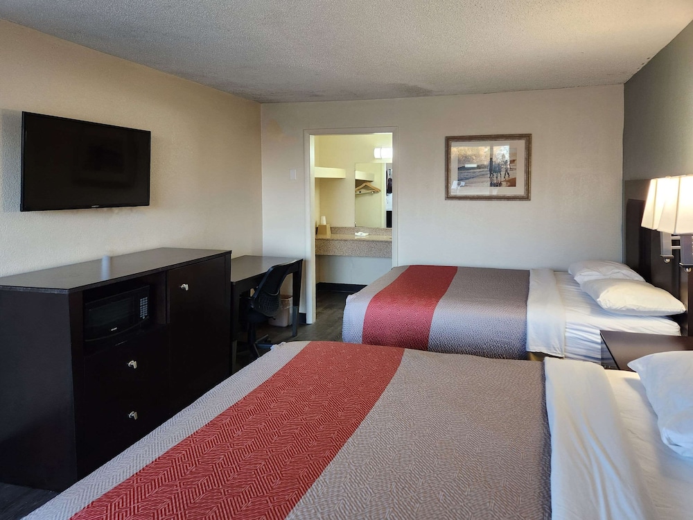 Room, 2 Double Beds, Non Smoking - Photo 3