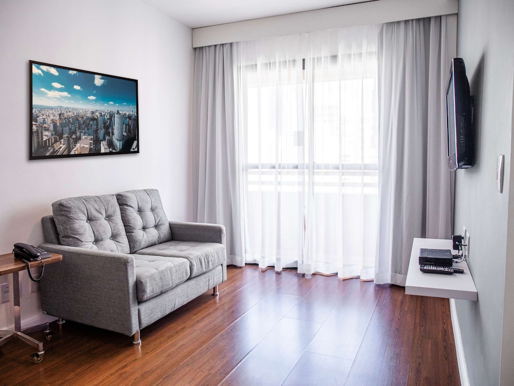 Apartamento superior com 2 camas de casal e 2 banheiros