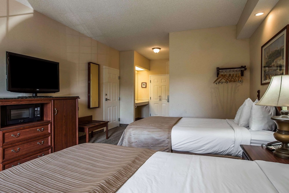 Standard Room, 2 Double Beds, Non Smoking - Photo 3