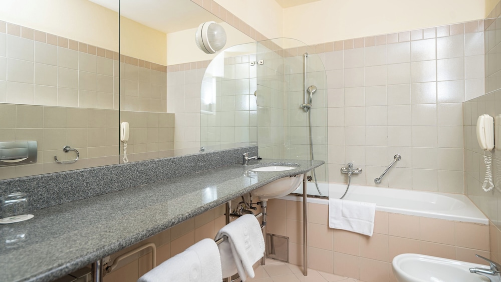 Premium Double Room, Park Side photo 2