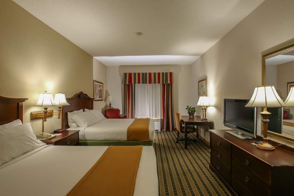 Standard Room, 2 Queen Beds (Two Queen Non-Smoking) photo 3