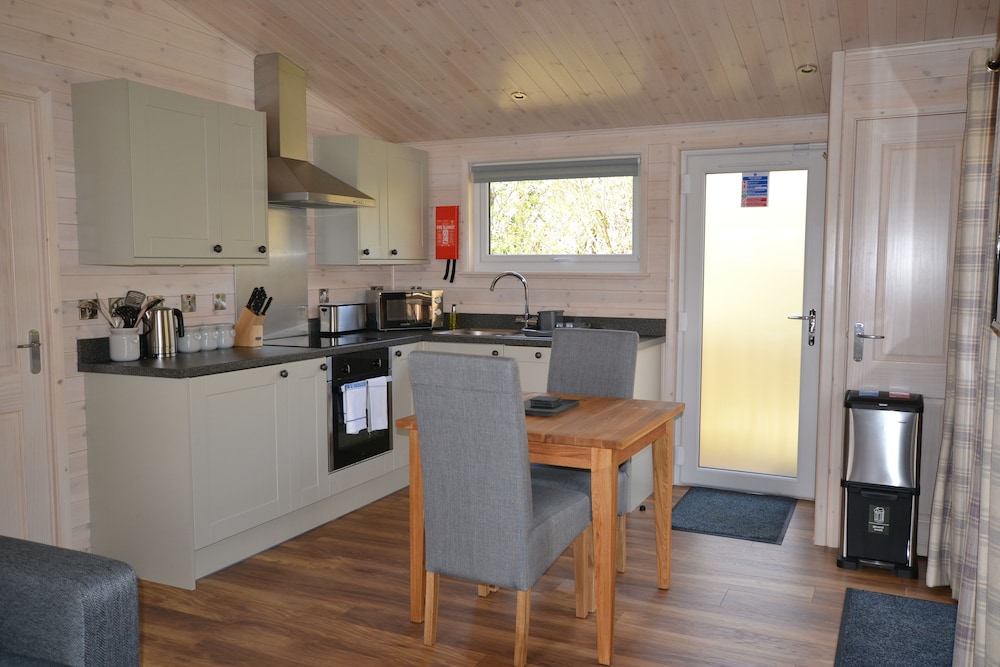 Luxury Apartment, Ensuite, Lake View (Kingfisher Lodge) photo 2