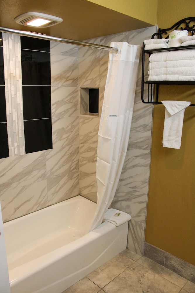 Standard Room, 1 Queen Bed - Photo 6