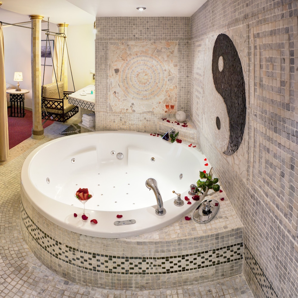 Luxury Suite