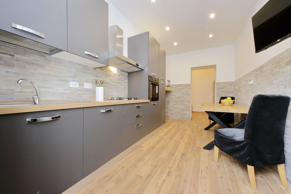 Design Condo photo 3