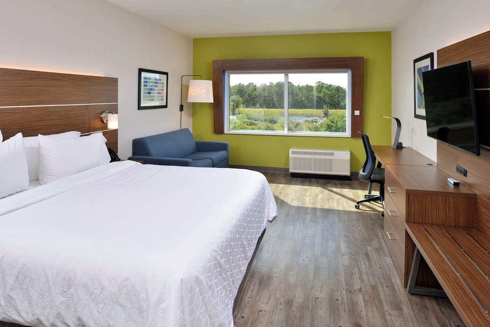 Suite, 1 King Bed, Accessible Bathtub (Comms, Mobil, Access Tub)