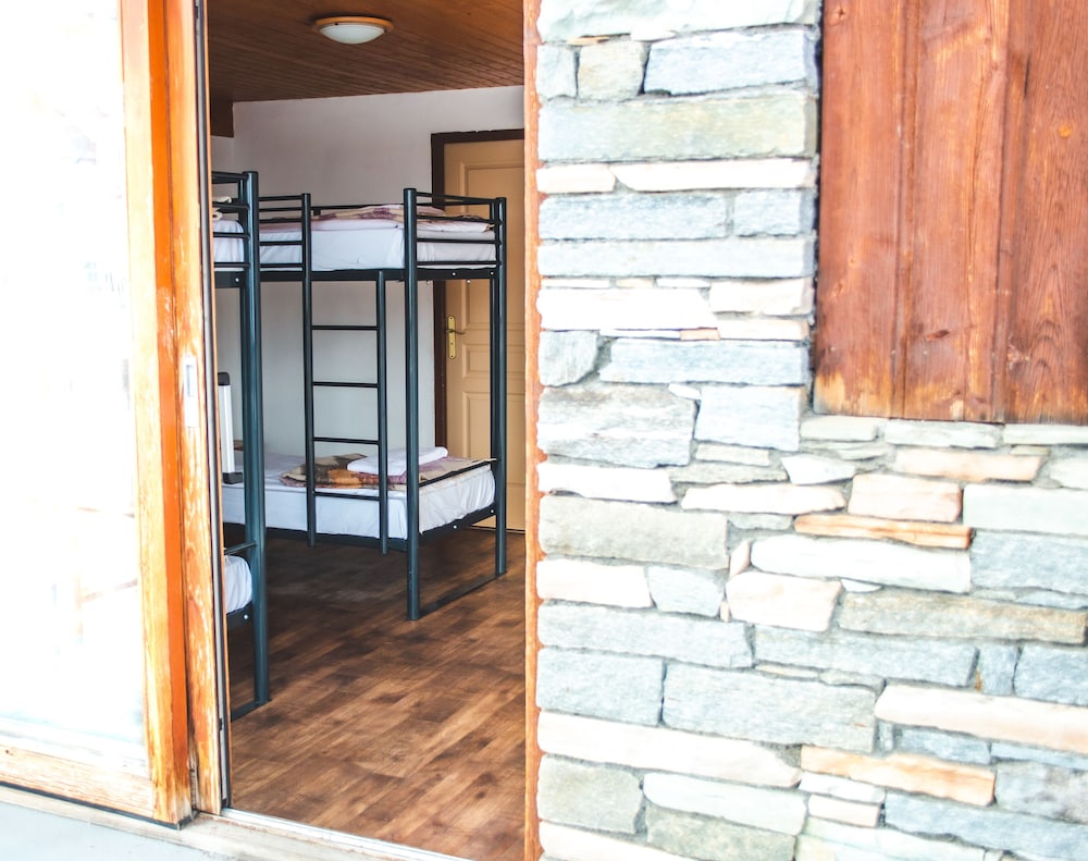Shared Dormitory, Mixed Dorm, Mountain View, Mountainside photo 2