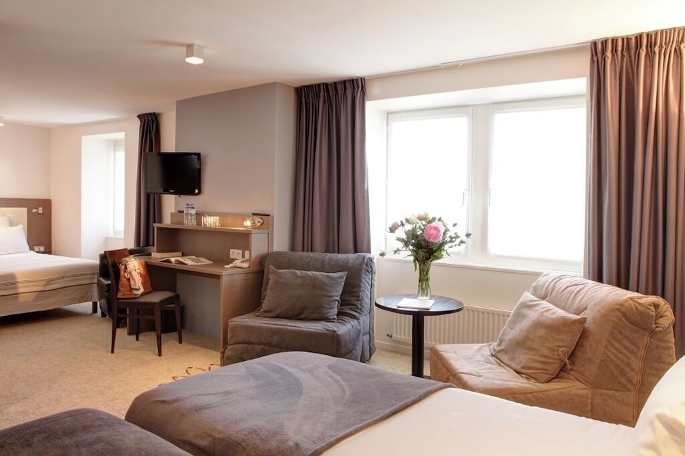 Family Suite, City View photo 3