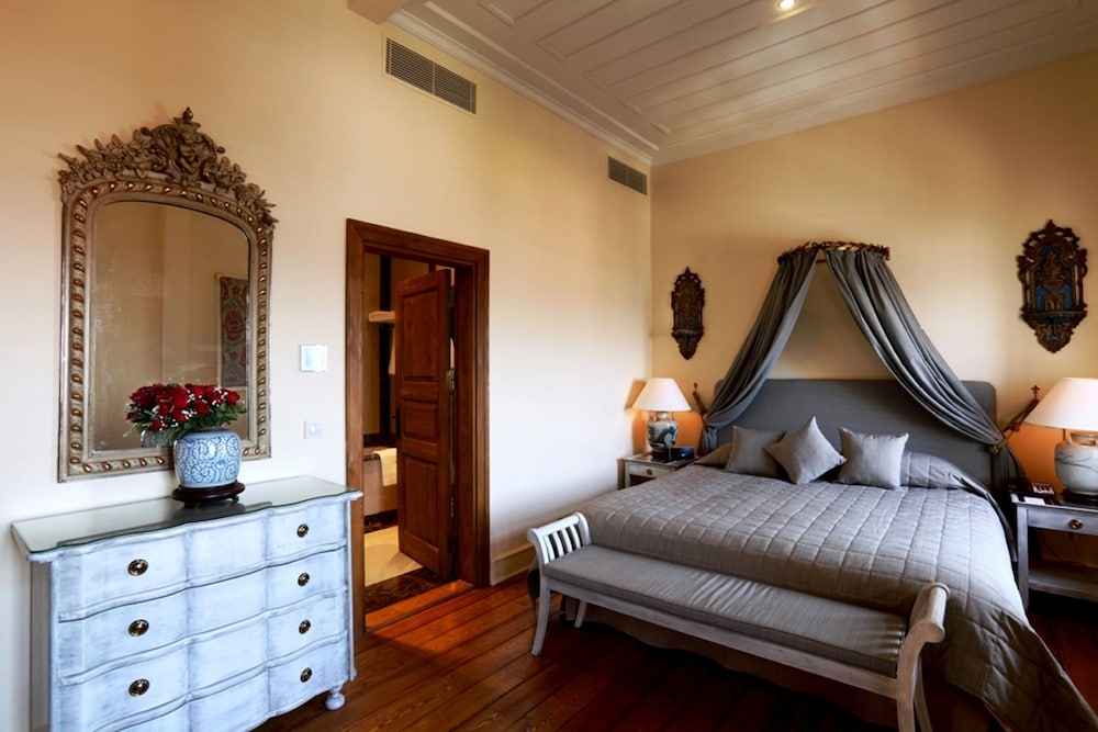 One Bedroom Royal Suite