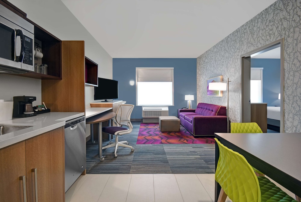 Suite, 1 King Bed, Accessible, Non Smoking (Hearing) - Photo 5