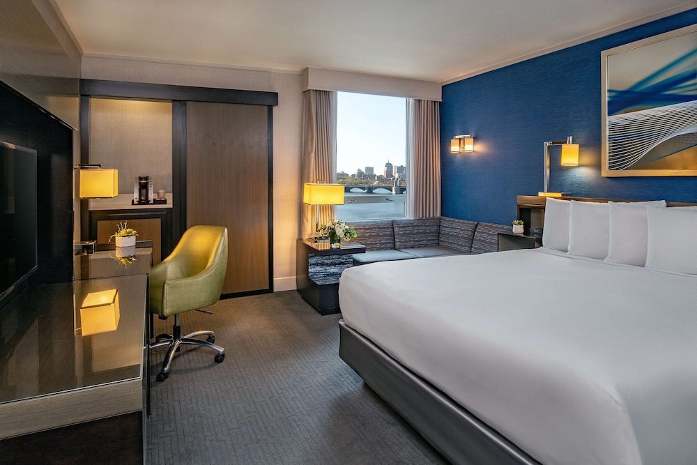 Suite, 1 King Bed - Photo 1