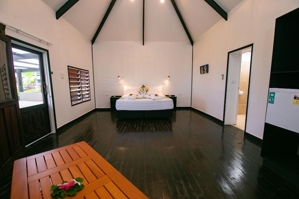 Deluxe Seaside Bure (children 2 Years Above)