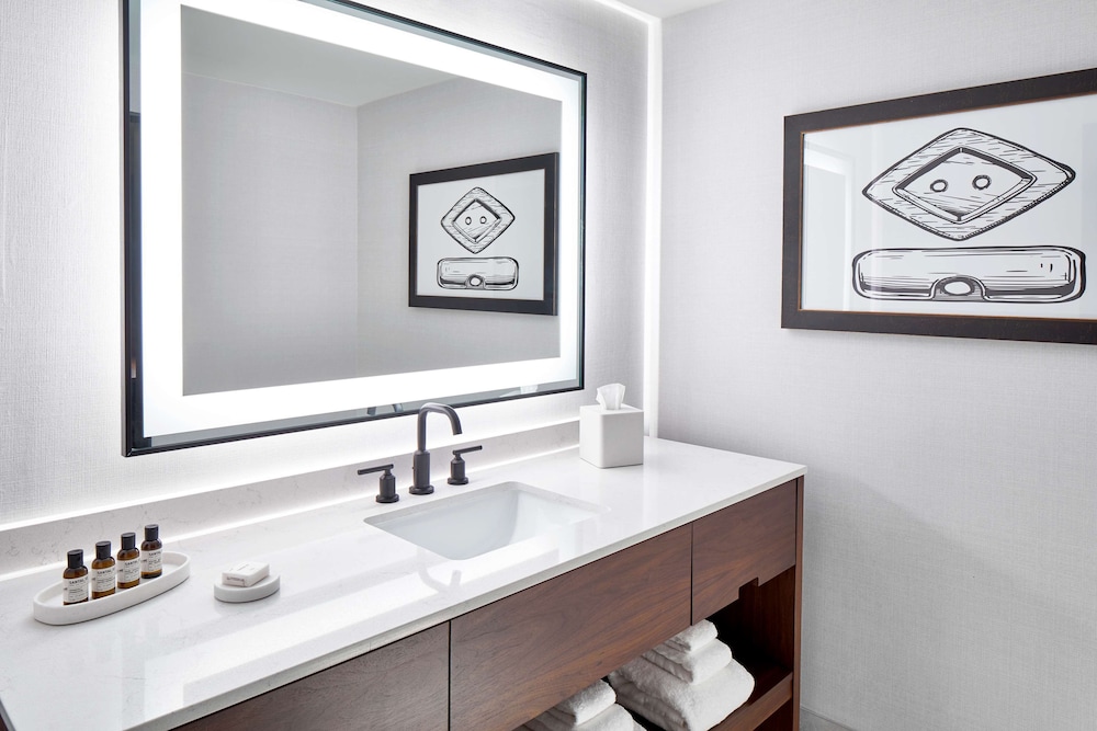 Suite, 1 Bedroom, Accessible (Hearing) - Photo 8