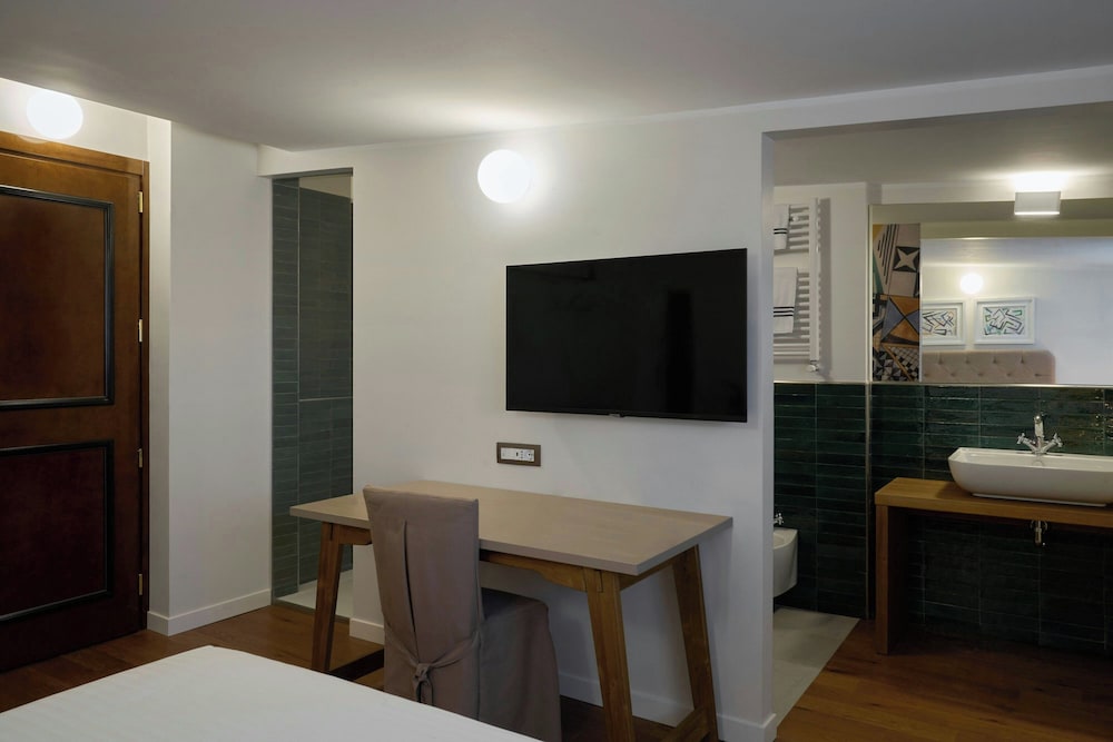 Deluxe Room, 1 Queen Bed