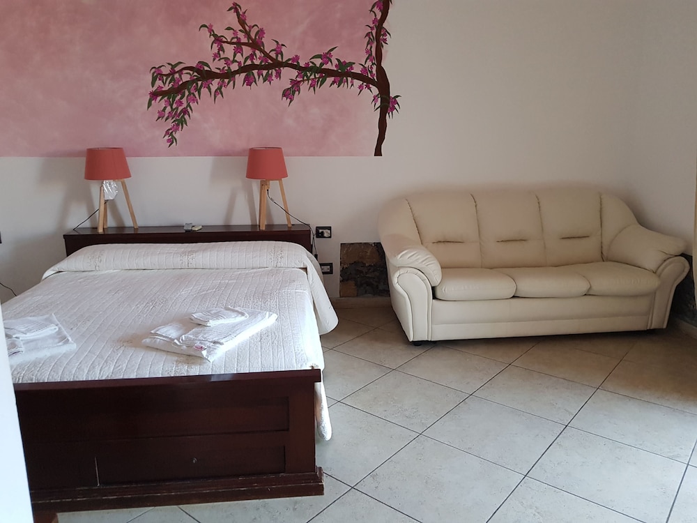 Standard Quadruple Room, Multiple Beds, Accessible, Courtyard View photo 1