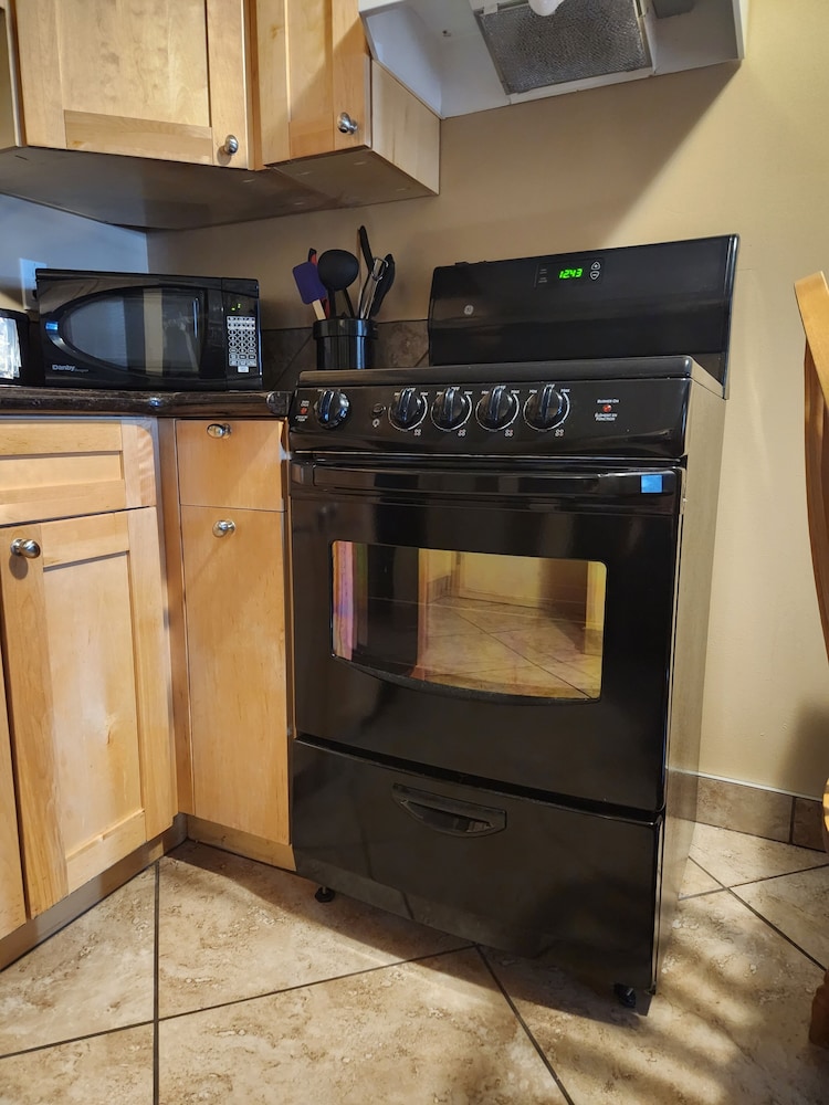 Standard Suite, Kitchen - Photo 15