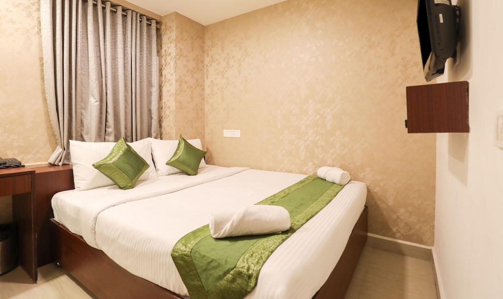Basic Room, 1 Queen Bed, Smoking photo 1
