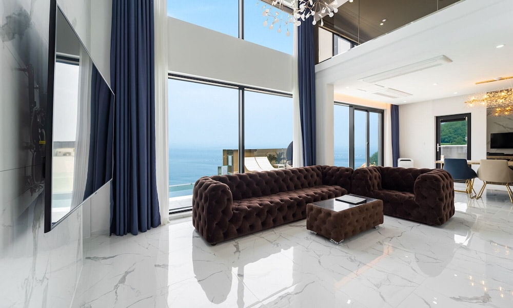 Garden Penthouse Pool Villa