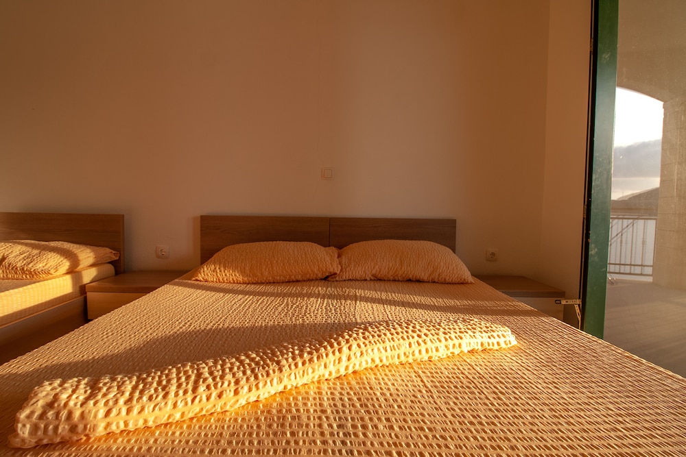 Studio, Sea View (4 Bed) photo 1