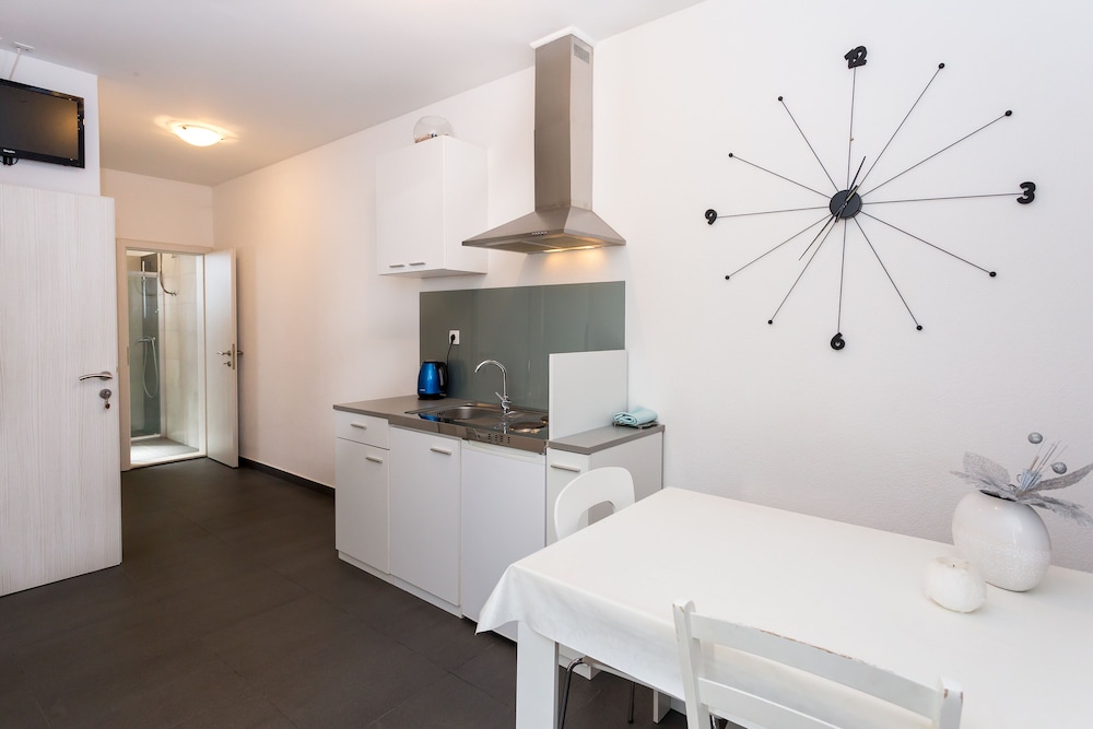 Apartment (Two Bedroom Apartment With Balcony) photo 3