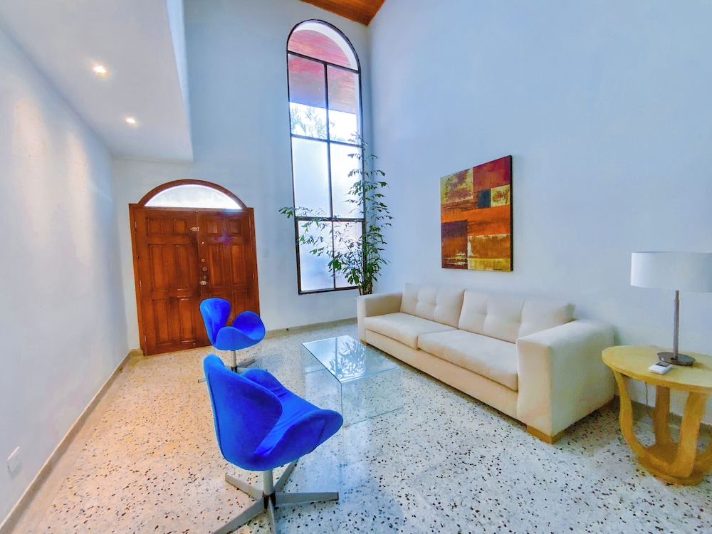 Family House - Photo 5