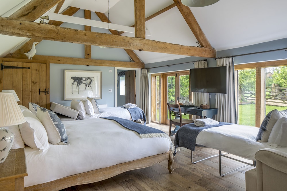 Exclusive Cottage, Private Bathroom (The Cowsheds - Sleeps 17) photo 3