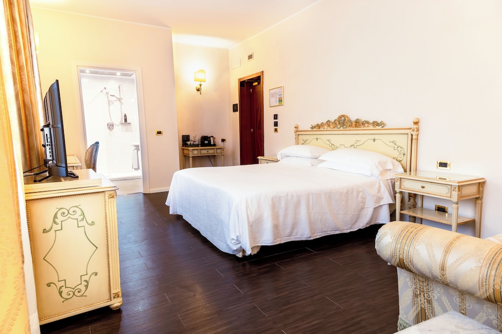 Deluxe Room - Photo 2
