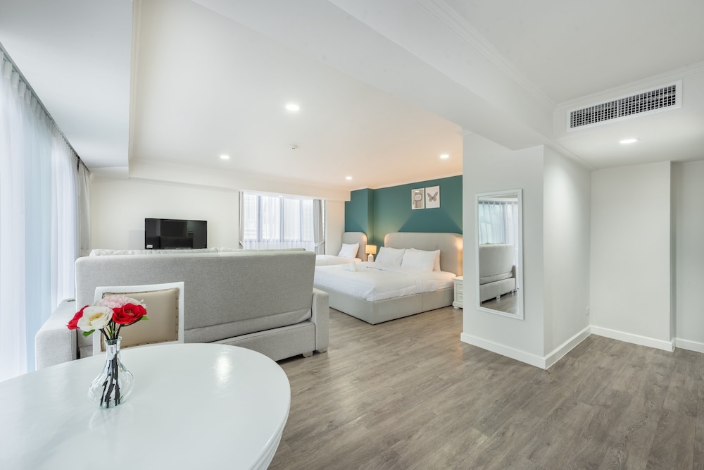 Premium Triple Room, City View photo 2
